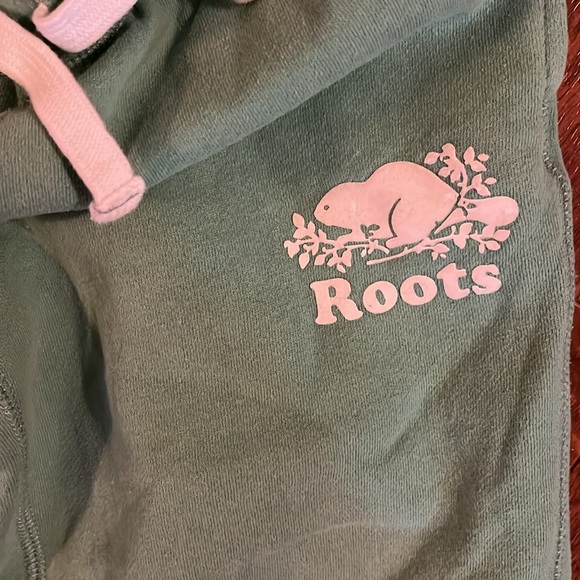 3 FOR $20 Roots Girls joggers 8 - Picture 3 of 4